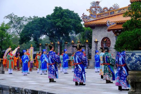 Expérience unique en rejoignant le circuit culturel de la dynastie Nguyen