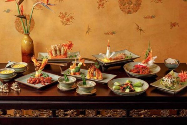 Trải nghiệm thưởng thức ẩm thực tại buffet cung đình