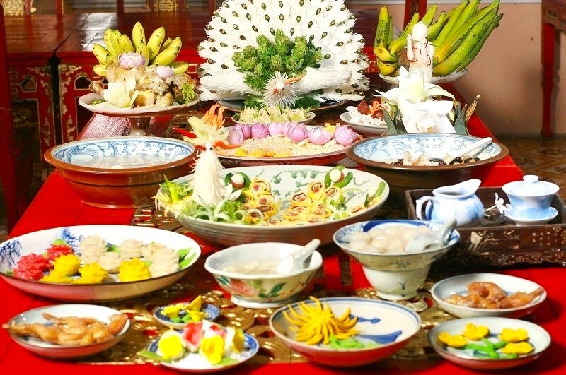 Bài trí bàn ăn cung đình Huế