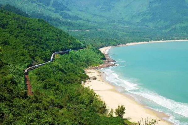 Trải nghiệm thú vị tại Biển Lăng Cô