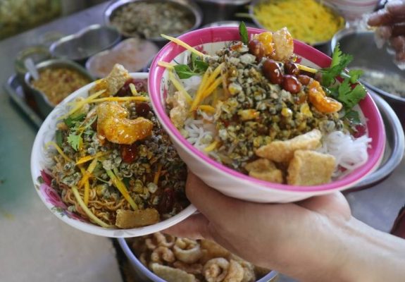 Kinh nghiệm thưởng thức món cơm hến Huế