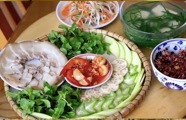 Cách thưởng thức món tôm chua đúng chuẩn người Huế