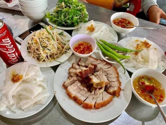 Cách thưởng thức món bánh ướt truyền thống của Huế