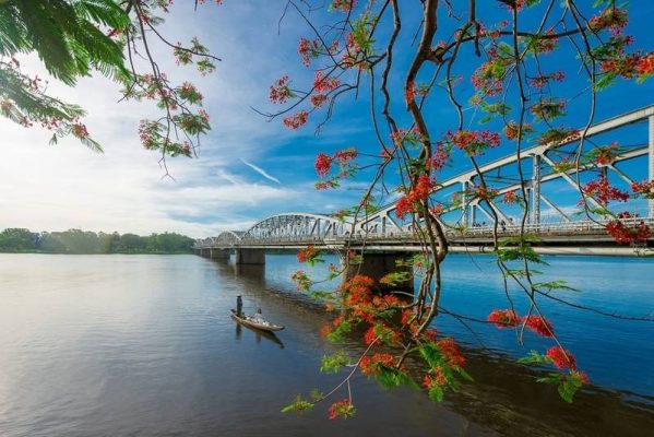 Ăn chơi gì khi đến Huế?