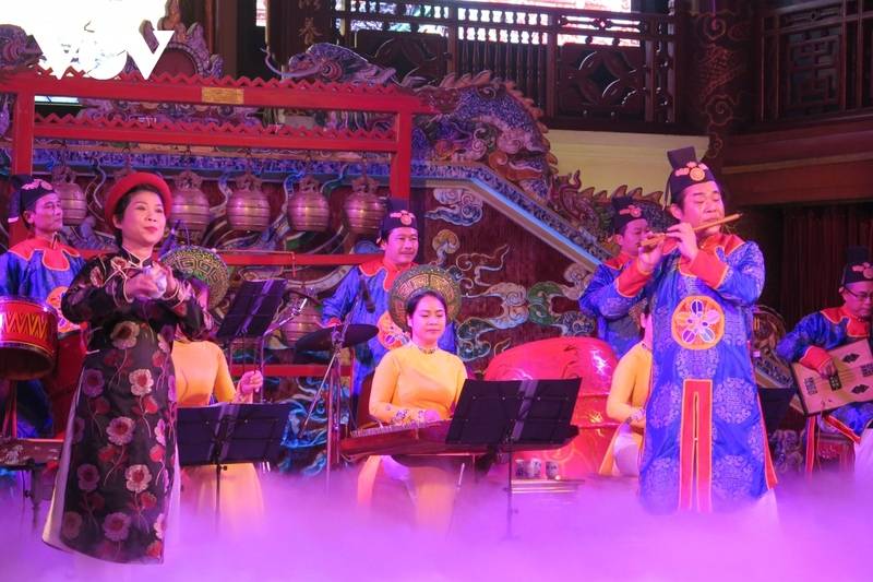 Điểm đặc sắc của thưởng thức ẩm thực cung đình kết hợp nhã nhạc