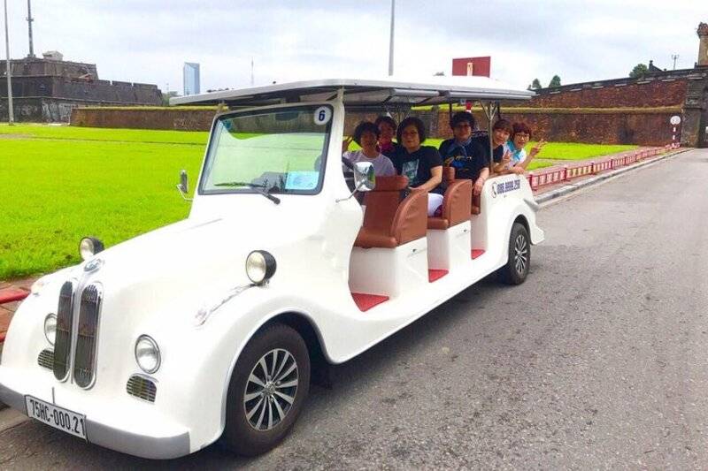 Khám Phá Huế Bằng Xe Điện