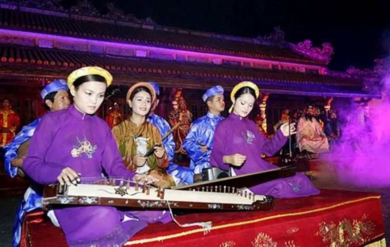 Thưởng thức ẩm thực cung đình kết hợp nhã nhạc