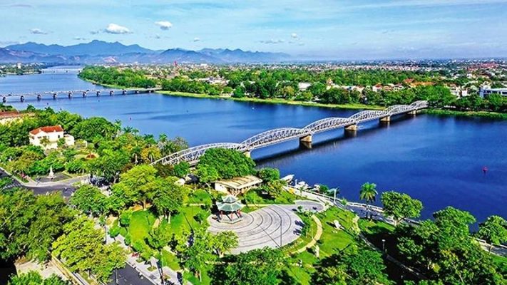 Lựa chọn thời điểm thích hợp sẽ giúp chuyến du lịch Huế 3 ngày 2 đêm trở nên thuận lợ