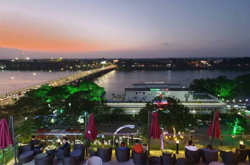 cà phê view sông Hương