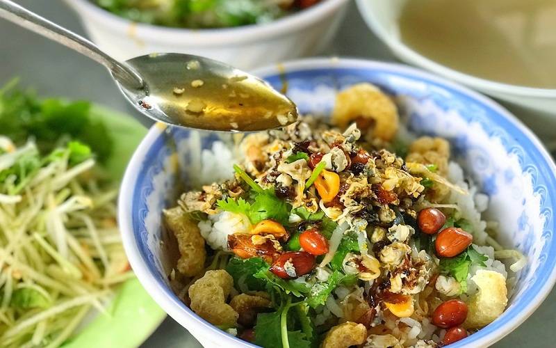 Nên ăn gì khi đến Huế cho du khách