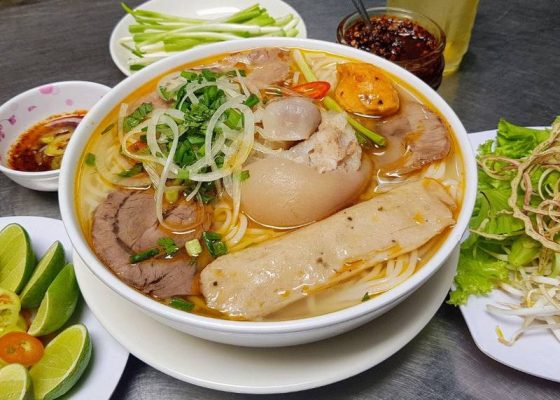 Lý do vì sao bún bò Huế được nhiều người yêu thích