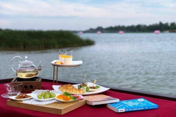 Trải nghiệm ăn tối tại sông Hương gồm những gì?