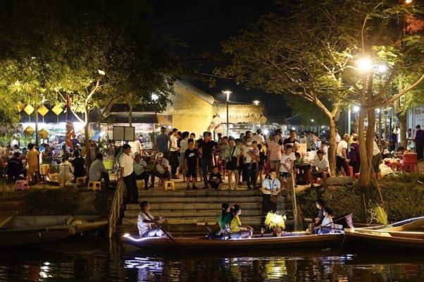 Lý do nên trải nghiệm những hoạt động về đêm khi đến Huế