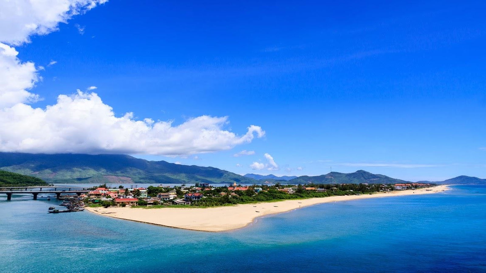 Vì Sao Biển Cảnh Dương Thu Hút Nhiều Du Khách?