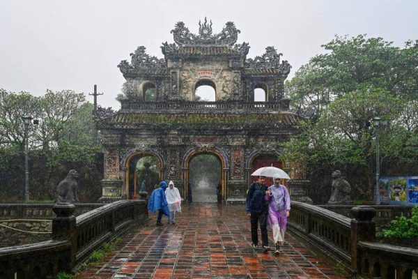 Những lưu ý tròn trang phục khi đi du lịch tại Huế