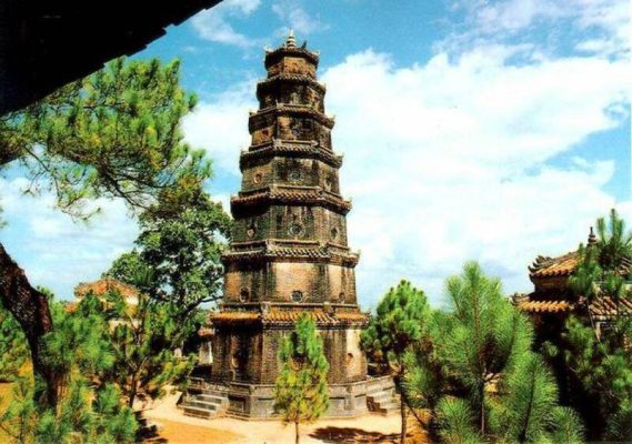 Du lịch tâm linh tại chùa Thiên Mụ cần lưu ý gì